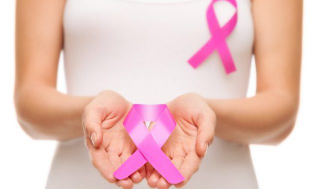 lazo rosa contra cáncer de mama